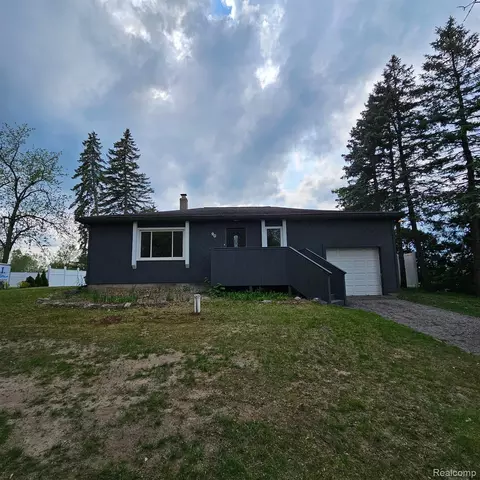 90 Chilson Rd, Genoa, MI 48843