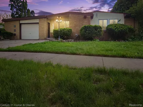 24161 Beverly St, Oak Park, MI 48237