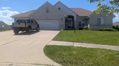 1121 Carpenter Dr, Pontiac, MI 48340