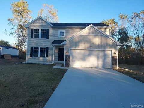 2273 Plum Tree Crt Ct, Burton, MI 48519