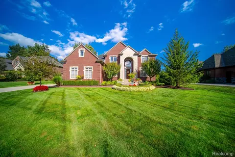 62578 Pond Dr, Washington, MI 48094