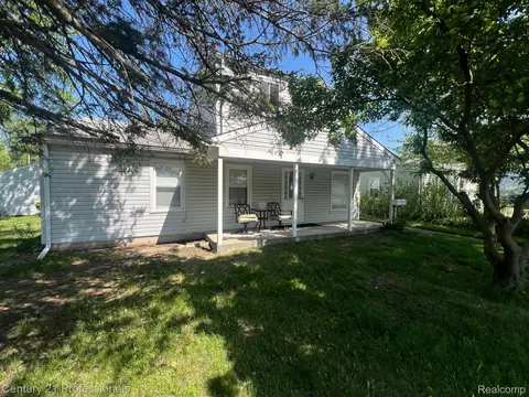 858 Venoy Rd, Garden City, MI 48135