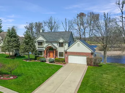 358 Orchard Ridge Dr, Orion, MI 48362