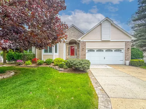 3123 Fairgrove Ter, Rochester Hills, MI 48309