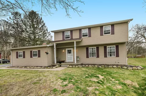 5178 Forest View Crt Ct, Genoa, MI 48116