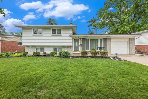 33219 Flanders St, Farmington, MI 48336