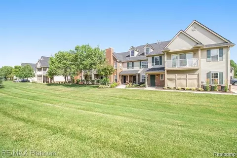4122 Hampton Ridge Blvd, Genoa, MI 48843