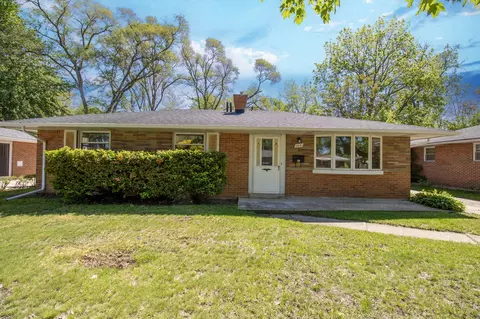 5041 Hayes St, Wayne, MI 48184