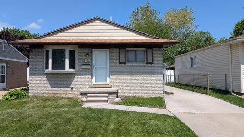 19273 Webster St, Clinton Township, MI 48035