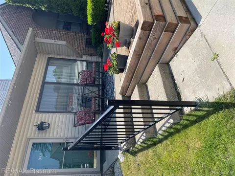 360 Spring Brooke Dr 31 8 Dr #31, Brighton, MI 48116
