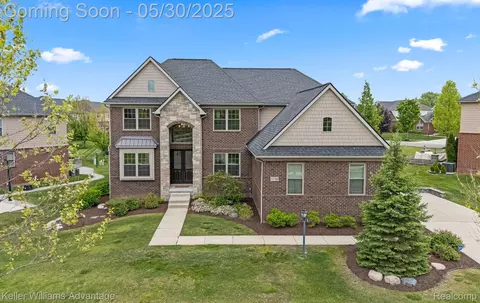 41740 Steinbeck Gln, Novi, MI 48377