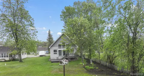 8844 Riverside Dr, Brighton, MI 48116