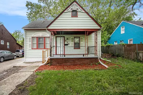570 E Kennett Rd, Pontiac, MI 48340