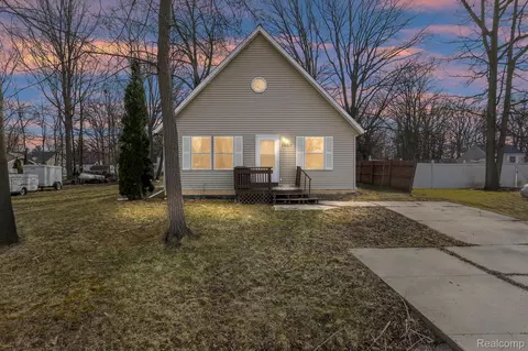1459 Audrey St, Burton, MI 48509
