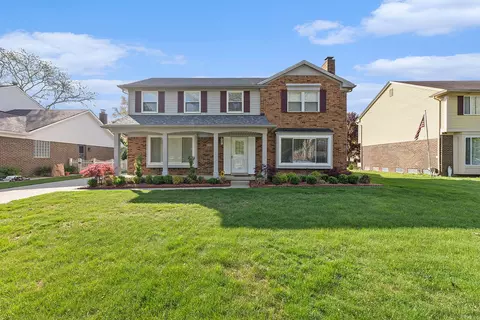5800 Cliffside Dr, Troy, MI 48085
