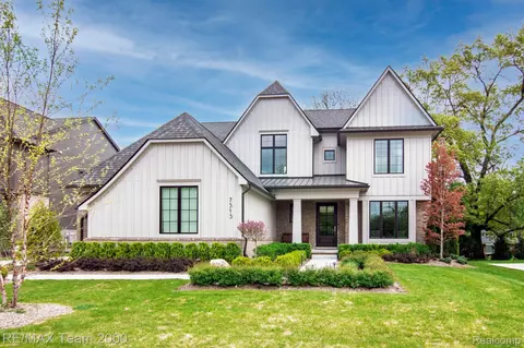 7313 Brookside Vlg, Bloomfield Township, MI 48301