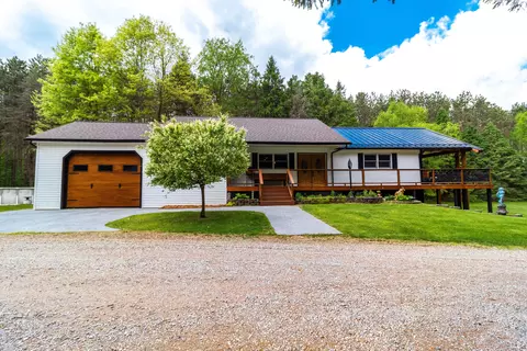 4707 Mount Morris Rd, Oregon, MI 48421
