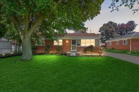 8929 Headley Dr, Sterling Heights, MI 48314