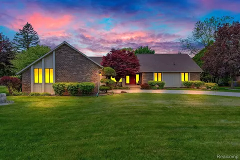 836 Boutell Dr, Grand Blanc, MI 48439
