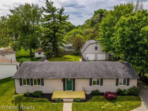 47437 Betty St, Shelby Township, MI 48317