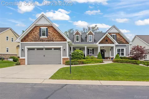 146 Cottage Ln, Milford, MI 48381