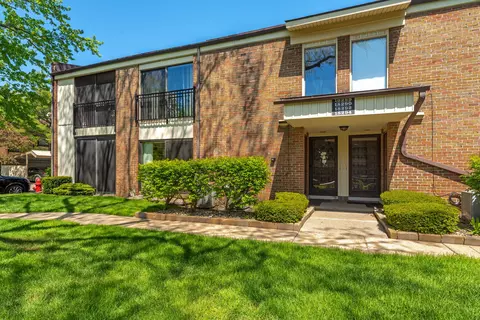 18288 University Park Dr, Livonia, MI 48152
