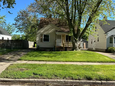 92 W Princeton Ave, Pontiac, MI 48340
