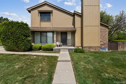 1696 S Hill Blvd, Bloomfield Hills, MI 48304