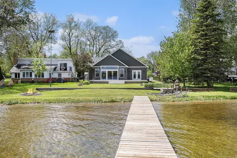 9693 Beverly Dr, Lakeland, MI 48143