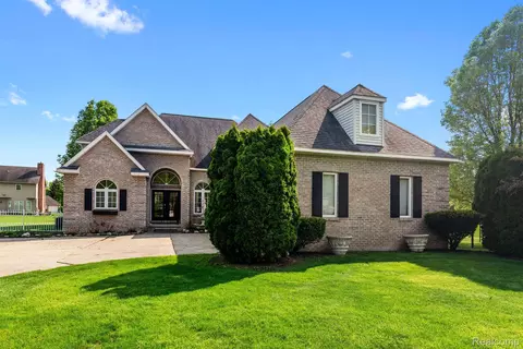5218 Highpoint Dr, Mundy, MI 48473