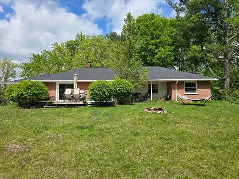 300 W Lackie Crt Ct, Sanford, MI 48657