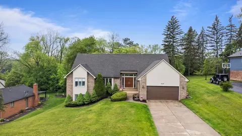 4578 Pine Village Dr, West Bloomfield, MI 48323