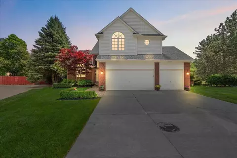 19880 Irving Dr, Livonia, MI 48152