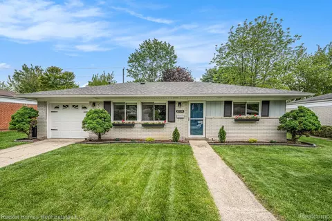 23158 Tuck Rd, Farmington Hills, MI 48336