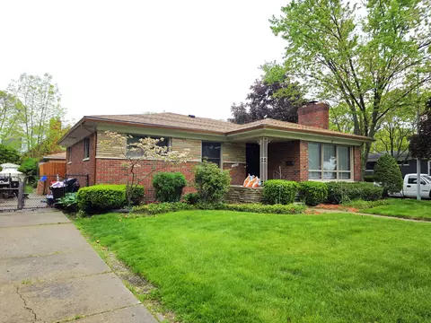 19266 Tyrone St, Harper Woods, MI 48225