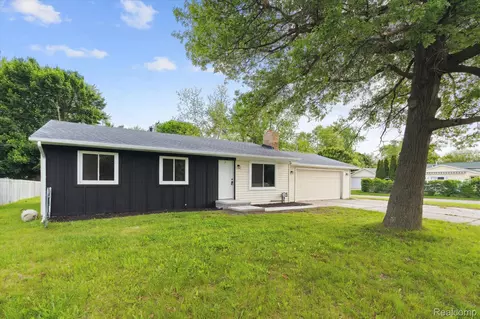 4606 Glenalda Dr, Independence, MI 48346