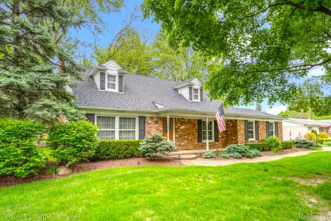 35166 Drake Heights Dr, Farmington, MI 48335