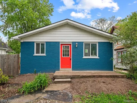 21357 Poinciana St, Southfield, MI 48033