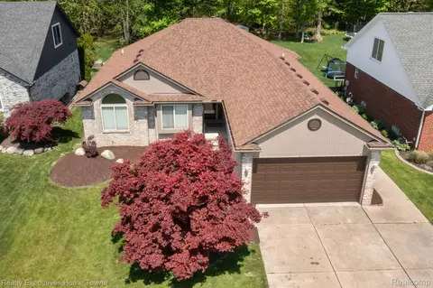 28301 Katie Rd, Chesterfield, MI 48047