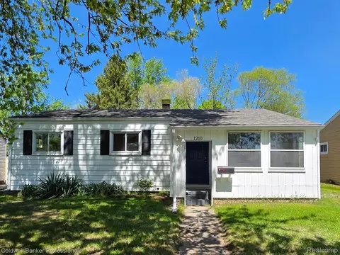 1210 Red Leaf Ln, Ypsilanti, MI 48198