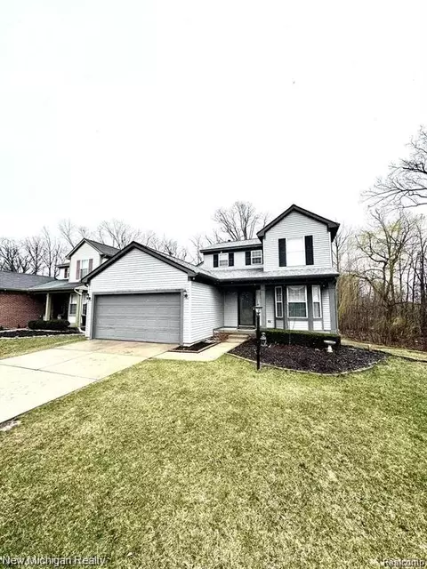 5191 Sandalwood Cir, Grand Blanc, MI 48439