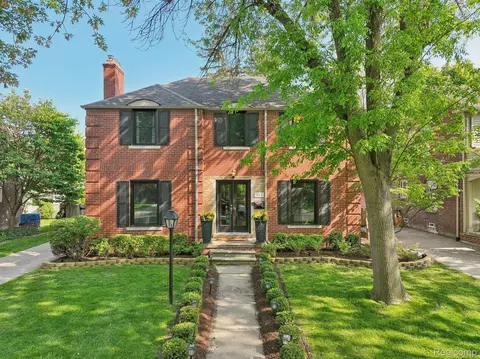 441 Roland Rd, Grosse Pointe Farms, MI 48236