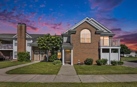 46265 Cavalier Dr, Macomb, MI 48044