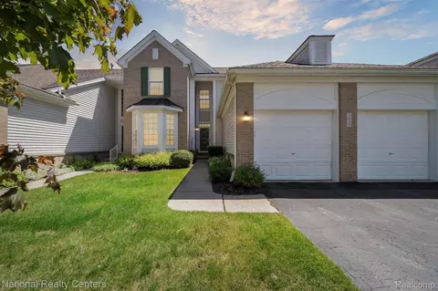 5639 Heathland Cir, Independence, MI 48346