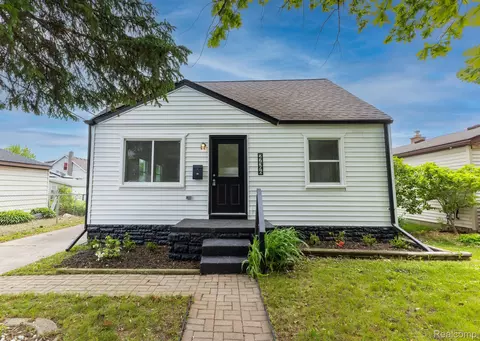 27396 Beechurst St, Roseville, MI 48066