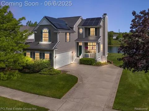 1226 Fountain View Ln, Oxford, MI 48371