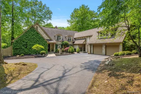 2536 Addison Hills Crt Ct, Addison, MI 48370
