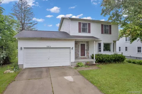 303 S Saginaw St, Lapeer, MI 48446