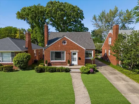 21111 Fleetwood Dr, Harper Woods, MI 48225