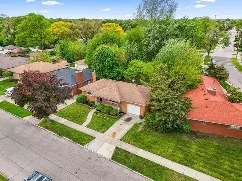 16183 Veronica Ave, Eastpointe, MI 48021